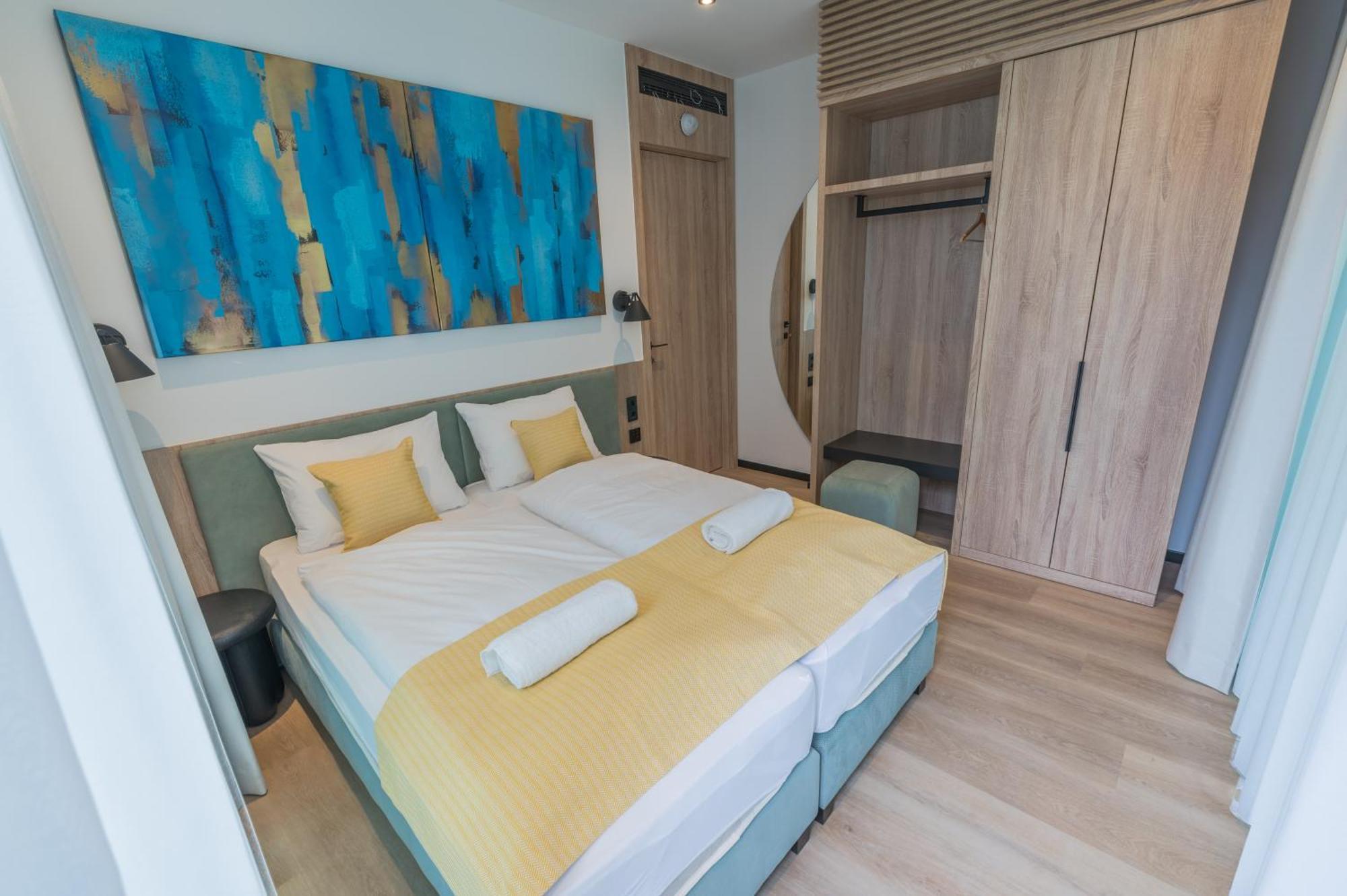 Bj81 Suite Hotel Siófok Eksteriør bilde