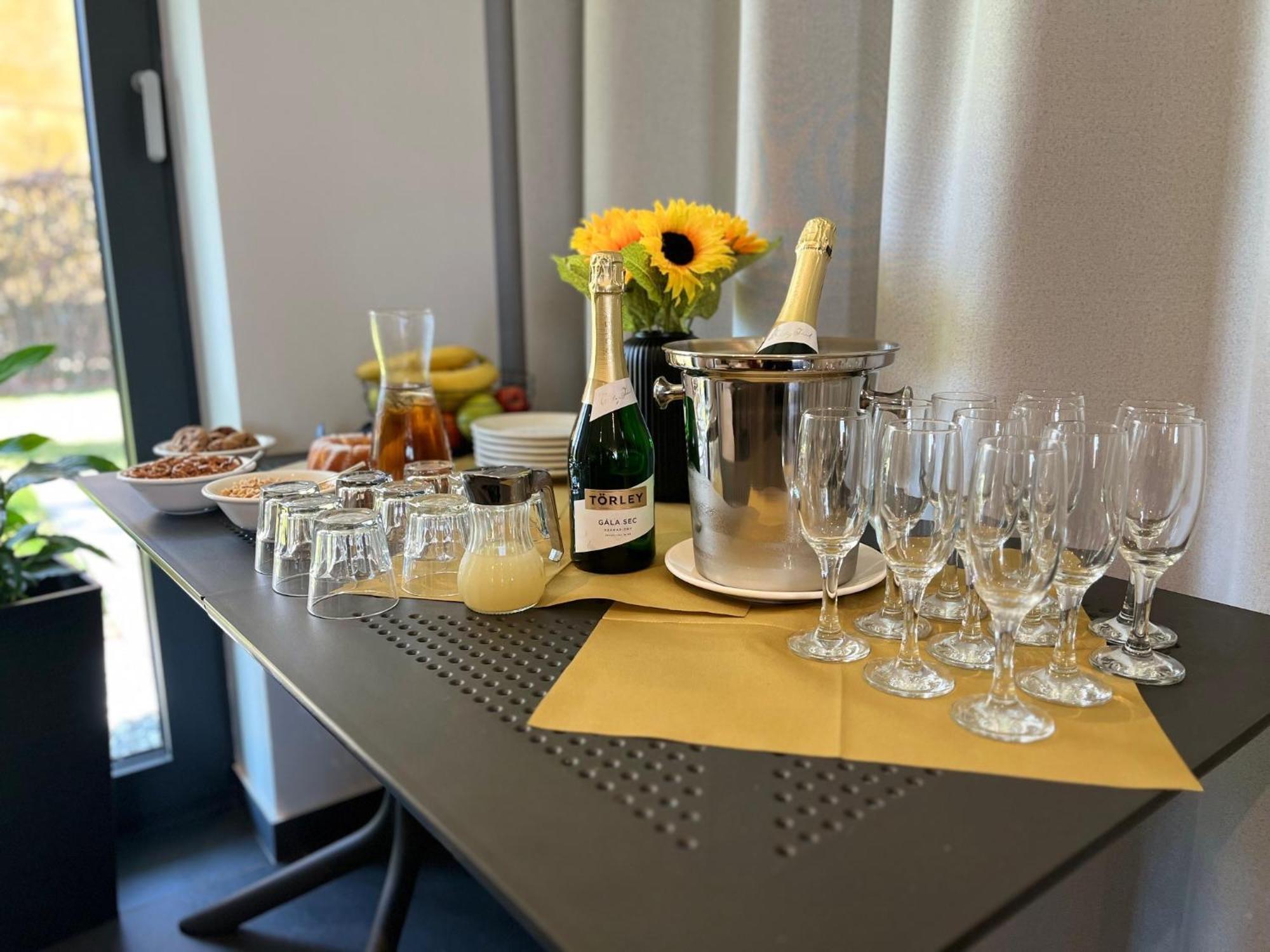 Bj81 Suite Hotel Siófok Eksteriør bilde
